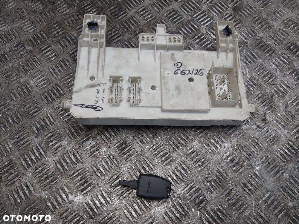 SKRZYNKA BEZPIECZNIKÓW PRZEKAŹNIKÓW VOLVO V50 I 2.0 D 8690720 ID: 237254 - 4