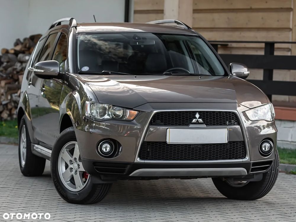 Mitsubishi Outlander - 2