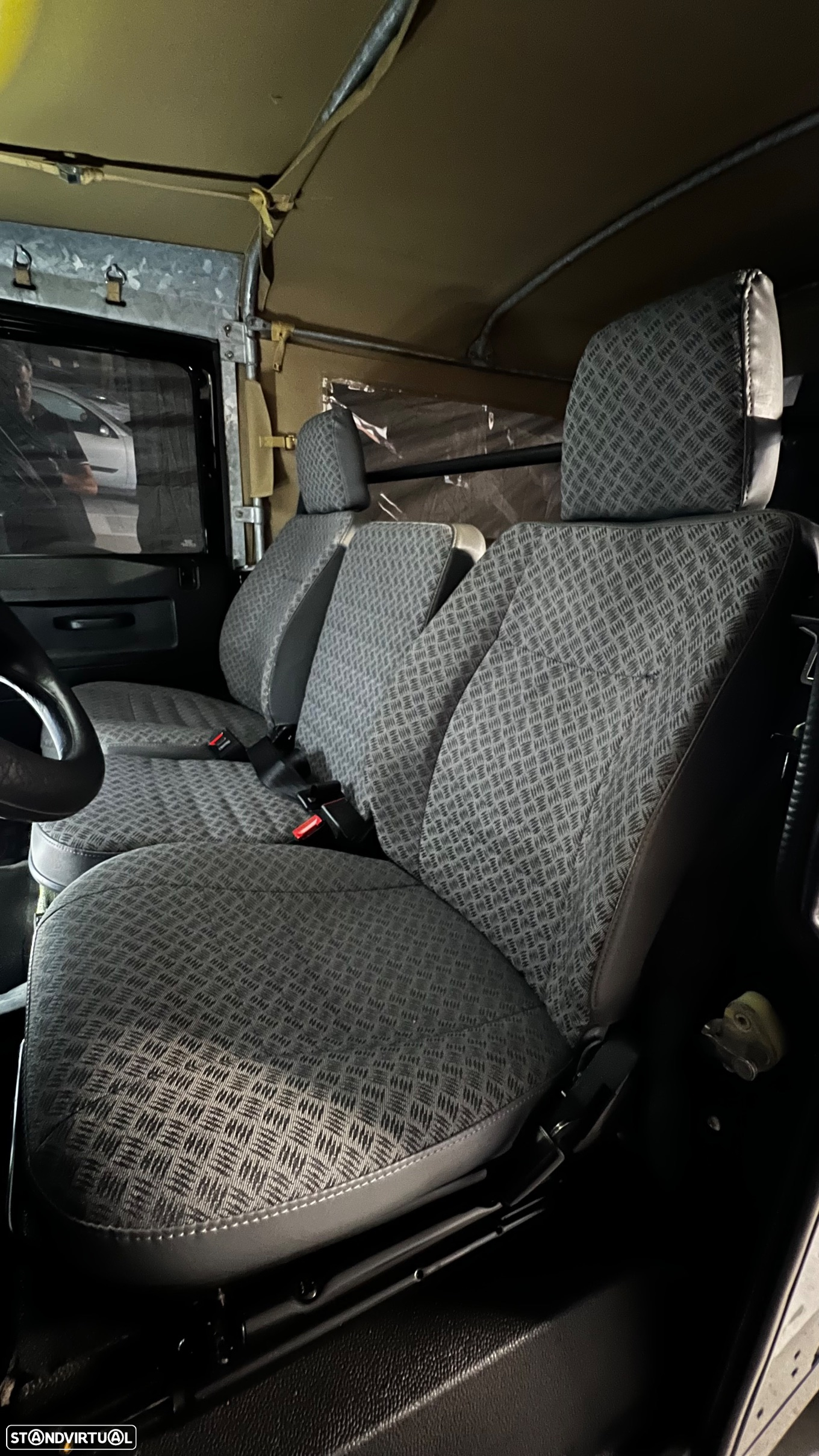 Land Rover Defender 90 SW 2.5 Td5 S - 23