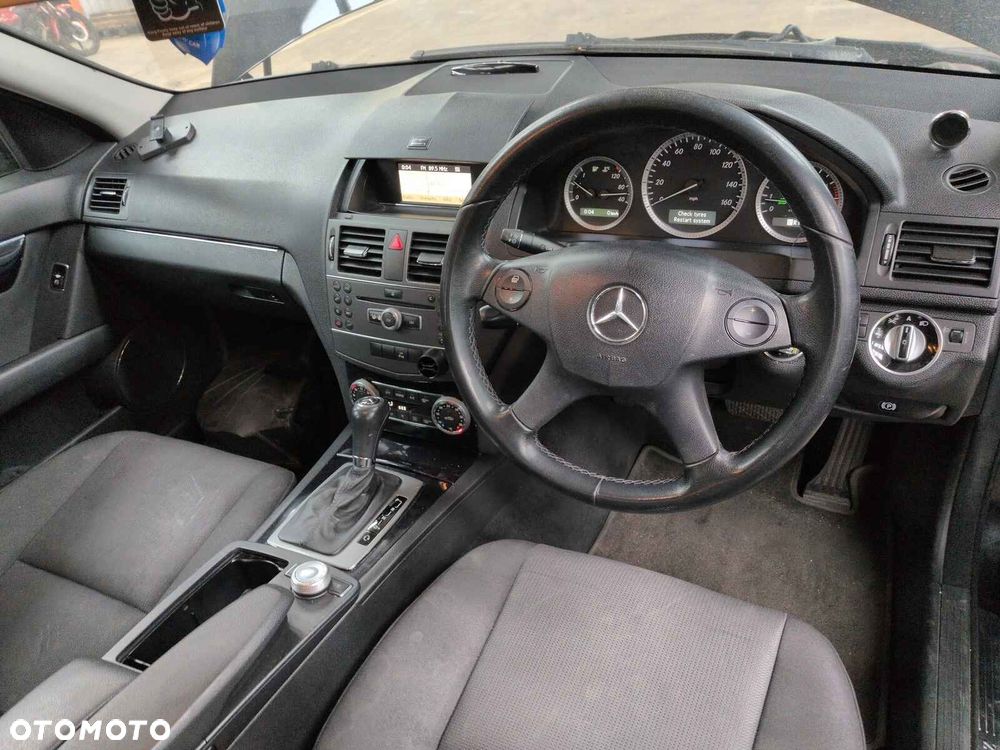 Mercedes-Benz Klasa C 180 CGI BlueEFFICIENCY Avantgarde - 5