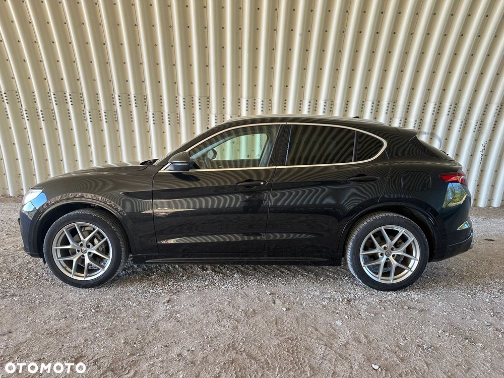 Alfa Romeo Stelvio - 2