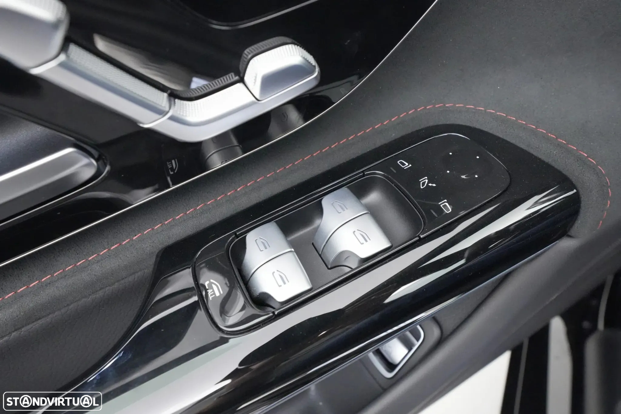 Mercedes-Benz SL 55 AMG 4Matic+ - 32
