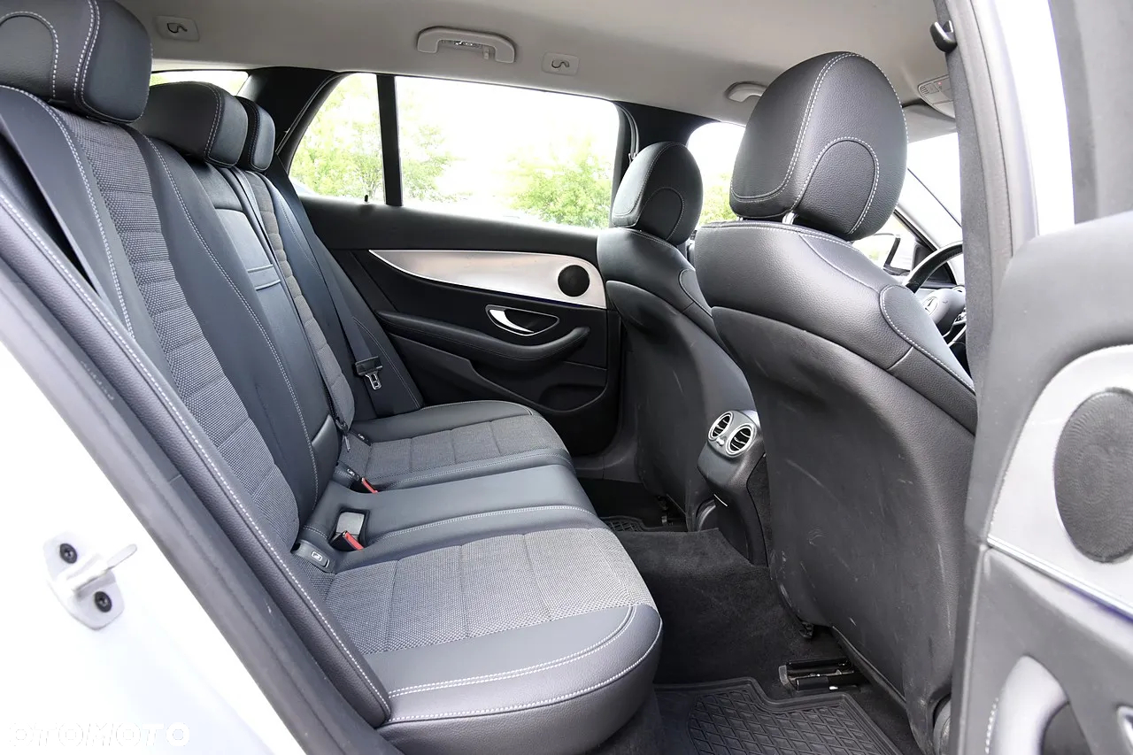 Mercedes-Benz Klasa E 220 d 4Matic T 9G-TRONIC Avantgarde - 10