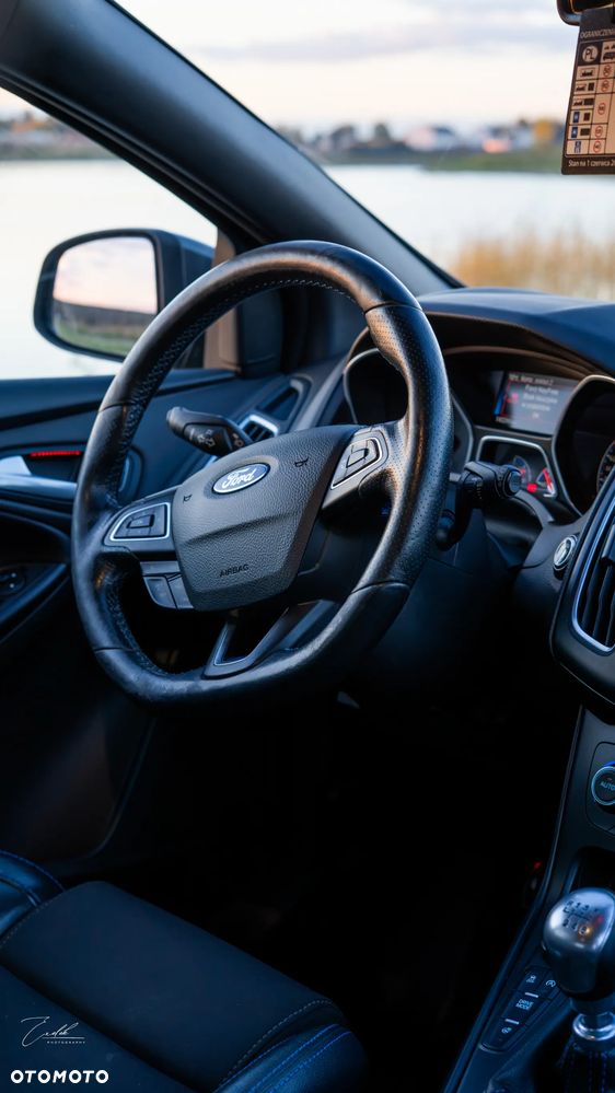 Ford Focus 2.3 EcoBoost RS - 11