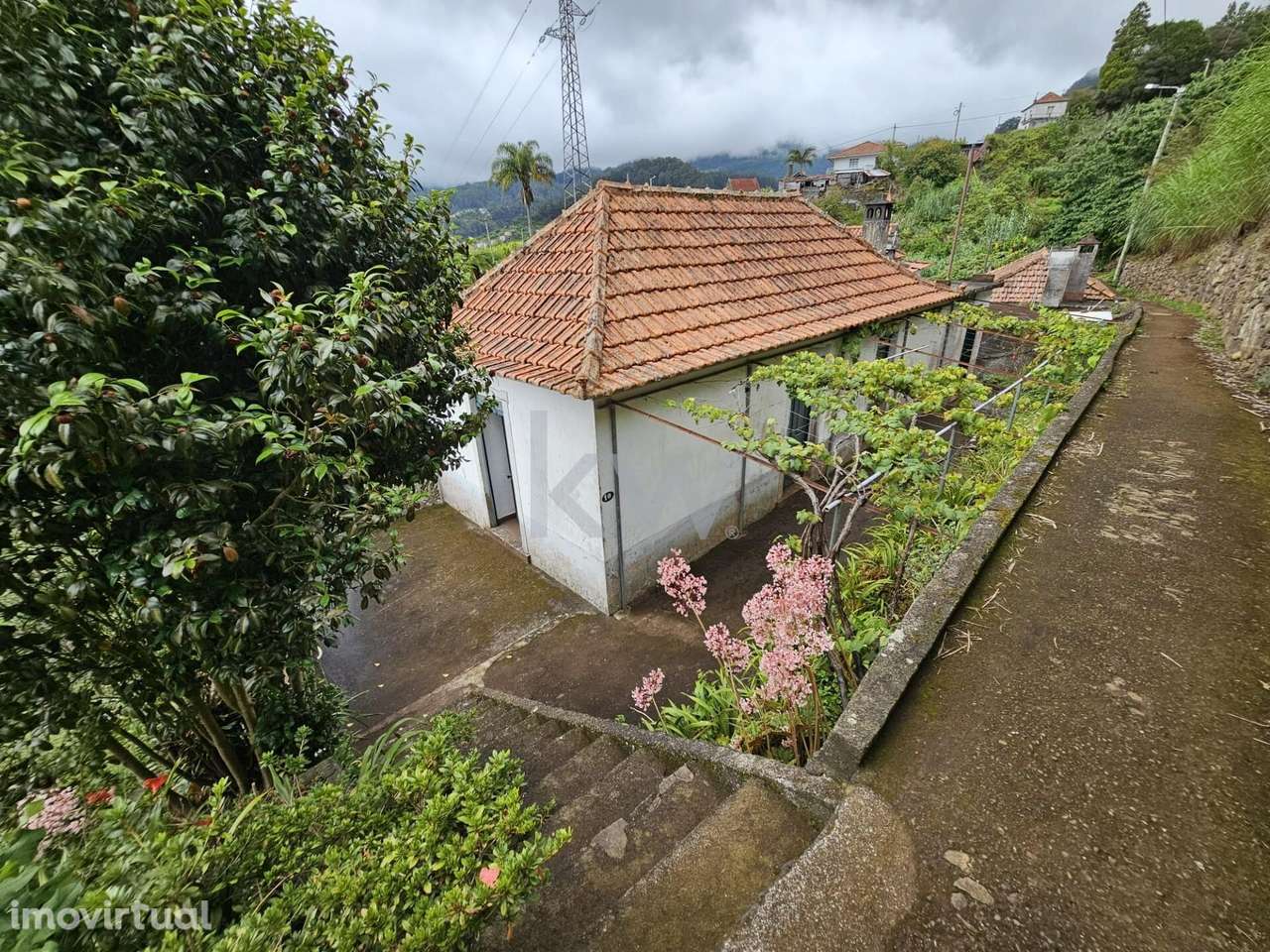 Moradia no Faial, inserida num terreno de 1400m2 - Grande imagem: 2/45