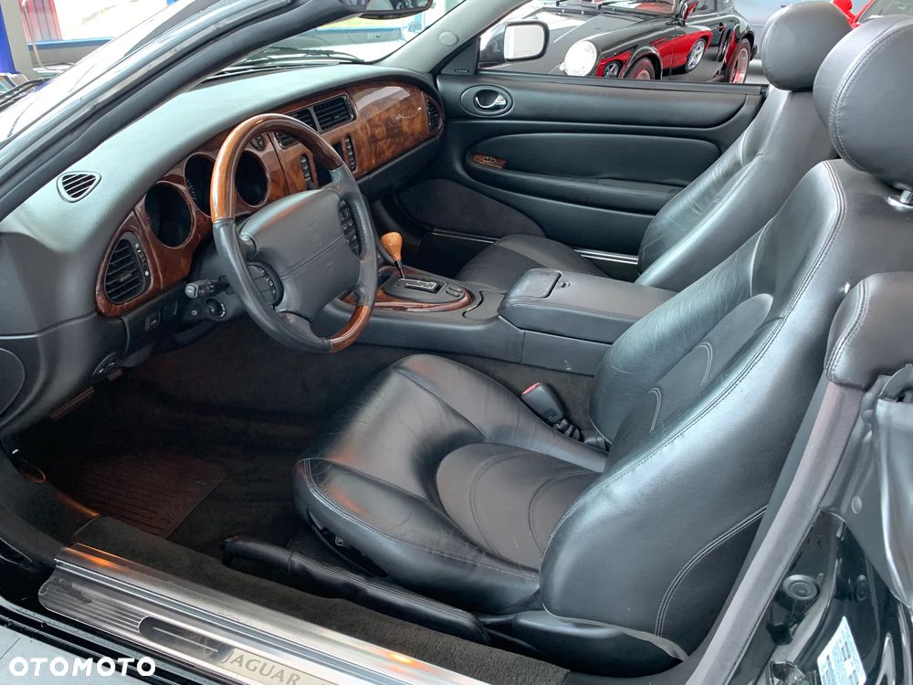 Jaguar XK8 - 21