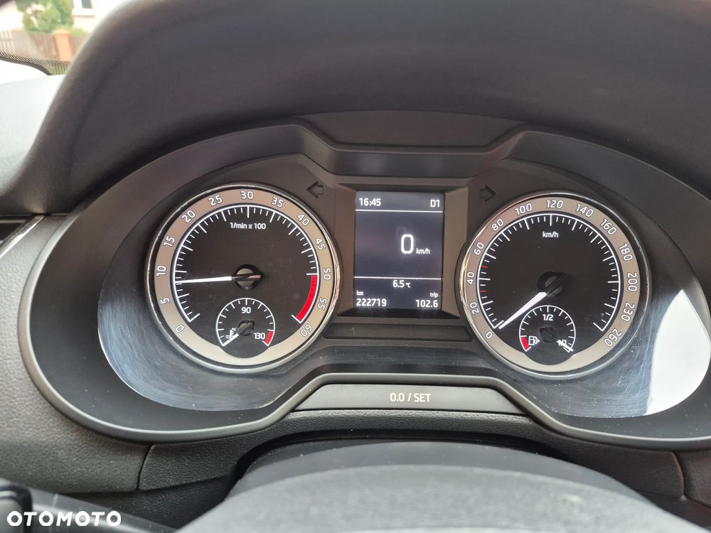 Skoda Octavia 1.6 TDI SCR Clever DSG - 3