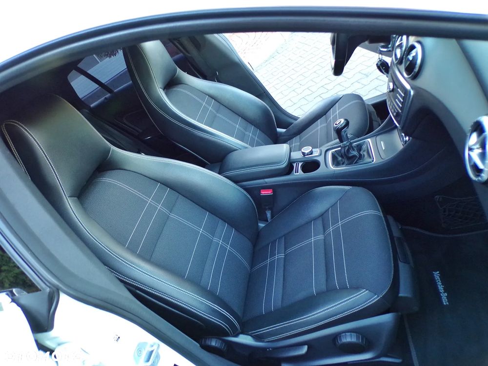 Mercedes-Benz CLA 180 UrbanStyle Edition - 26