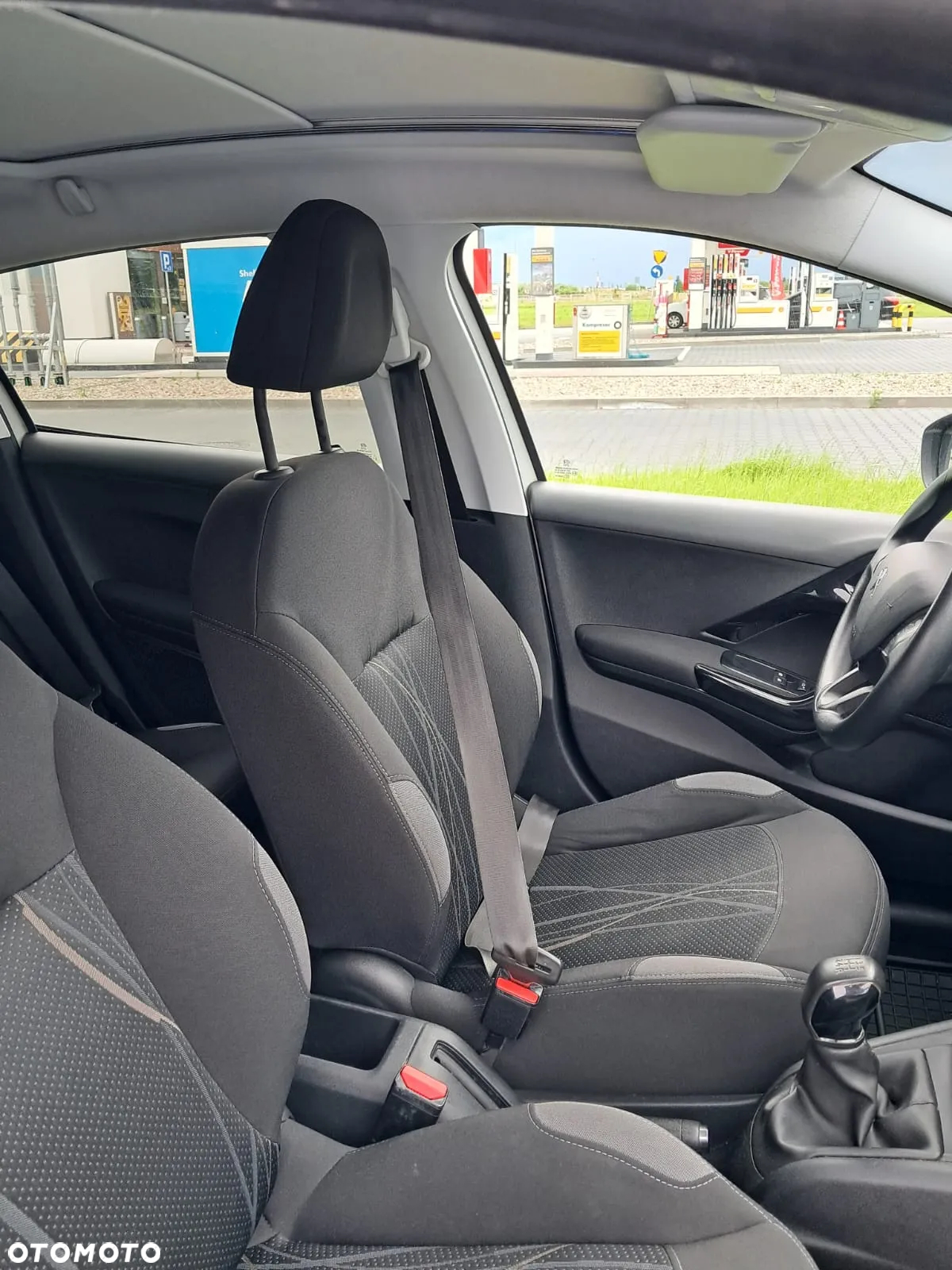 Peugeot 208 1.2 PureTech Allure - 12