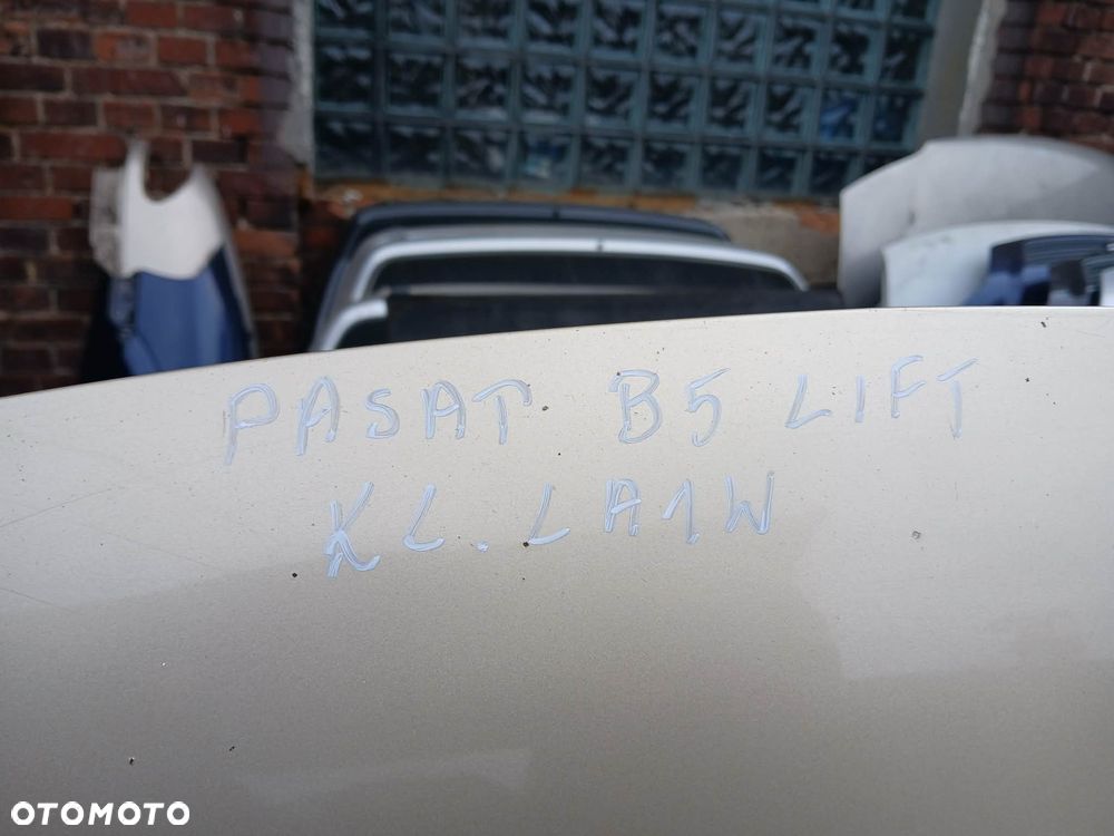 Volkswagen Passat B5 Lift Maska kod lakieru LA1W - 2
