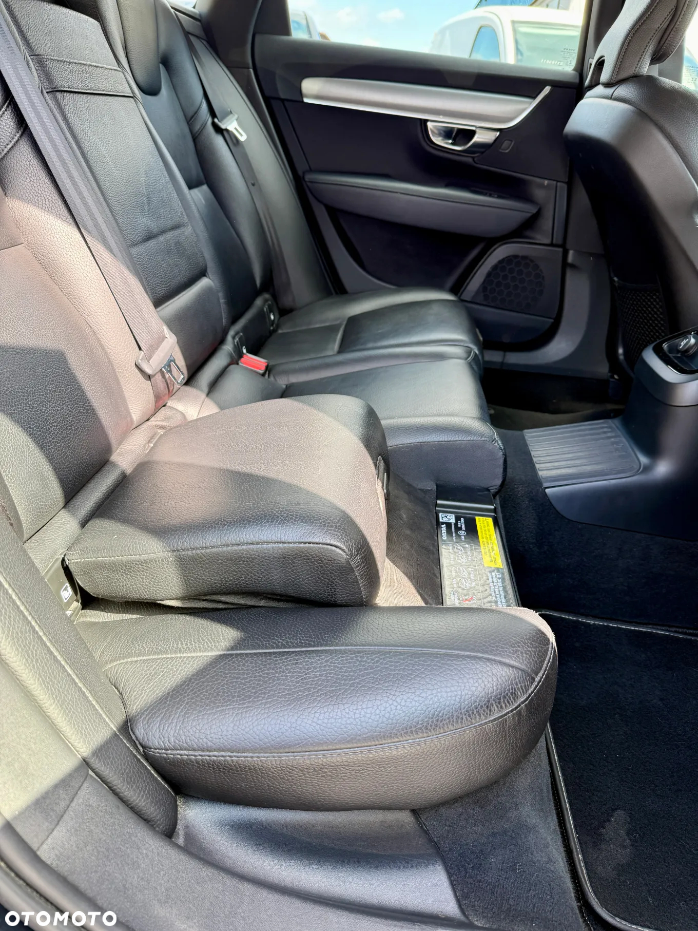 Volvo V90 T8 AWD Plug-In Hybrid Momentum Pro - 28