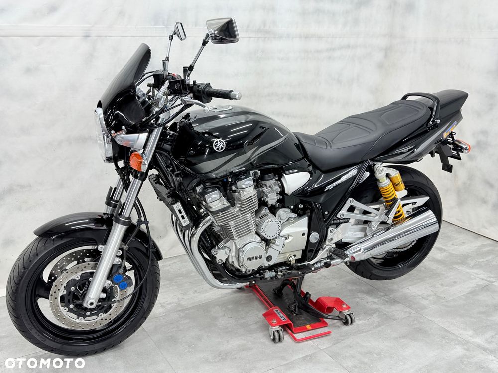 Yamaha XJR - 6