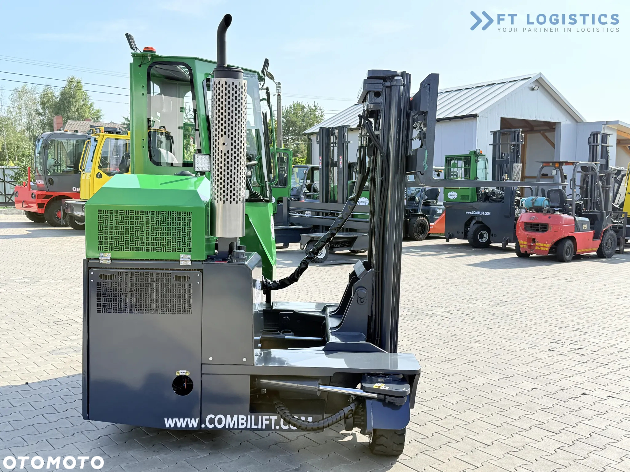 Combilift C2500 / GAS / TRIPLEX 4900MM / WOLNY SKOK /JEDYNE 2446 MOTOGODZIN /  POZYCJONER WIDEŁ / PEŁNA KABINA / STAN IDEALNY / Szeroka oferta wózków czterokierunkowych i bocznych, dopasowanych do różnorodnych potrzeb i zastosowań - 30
