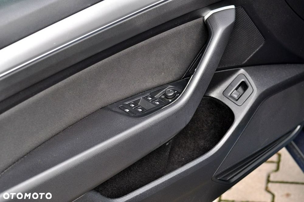 Volkswagen Passat - 12