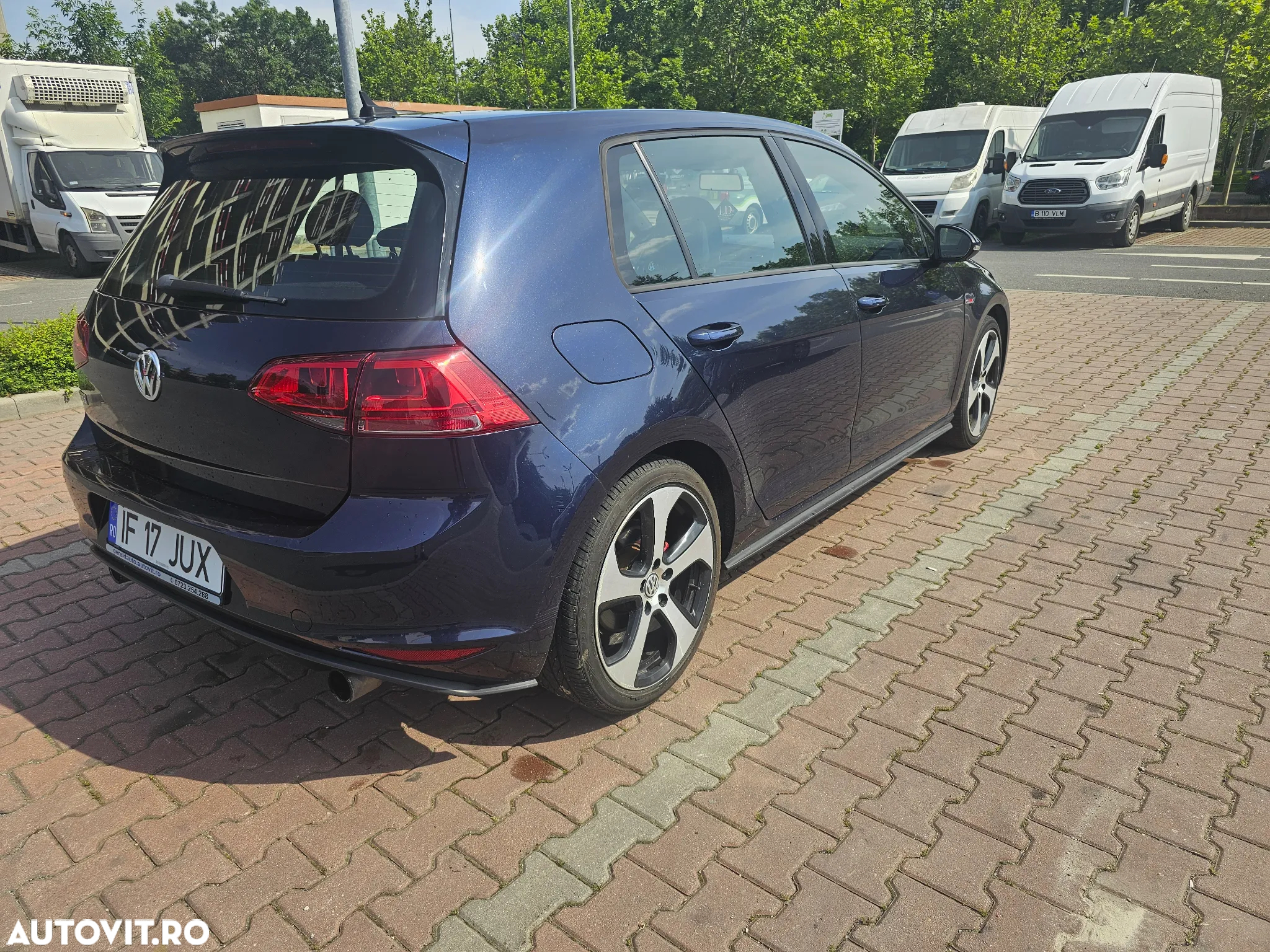 Volkswagen Golf - 6