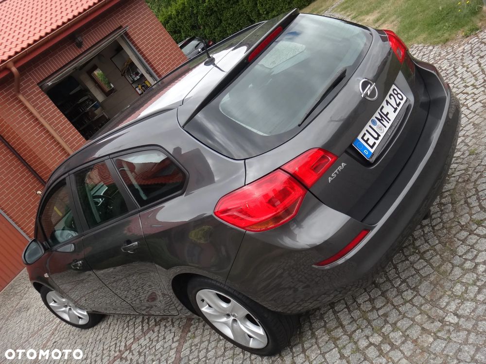 Opel Astra 1.6 Innovation - 23