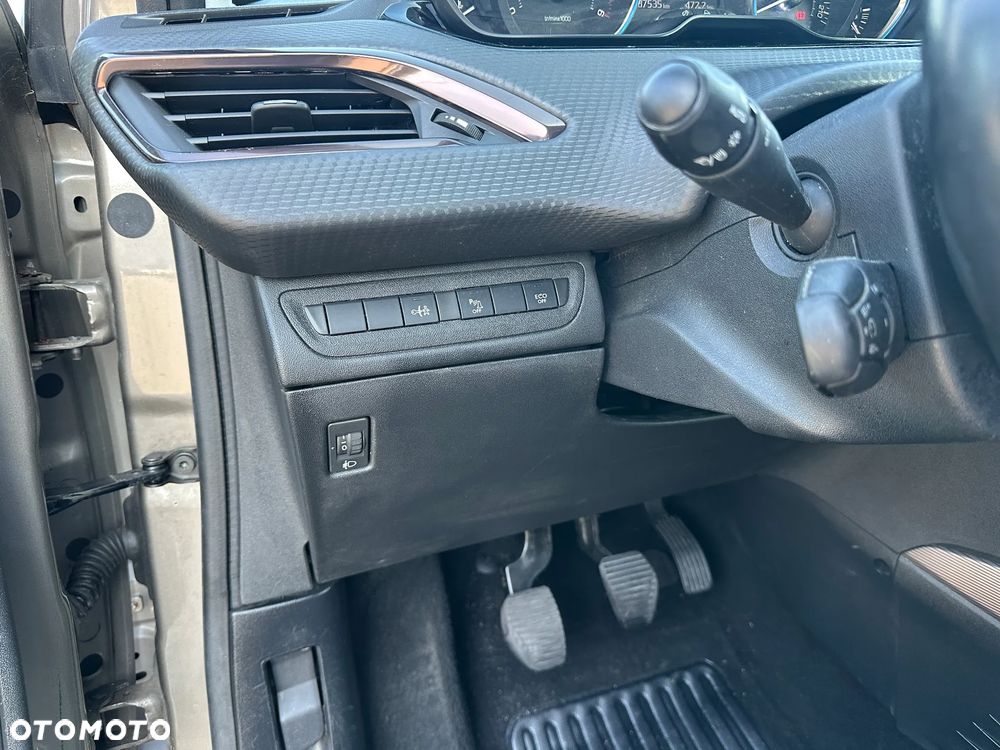 Peugeot 2008 - 18
