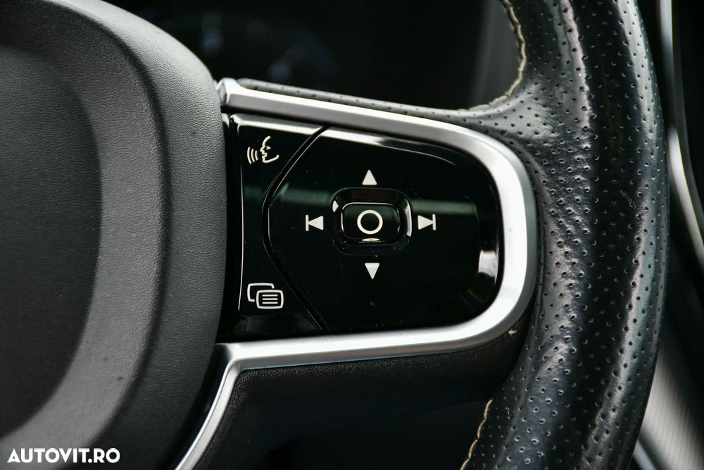 Volvo XC 60 D4 AWD R-Design - 19