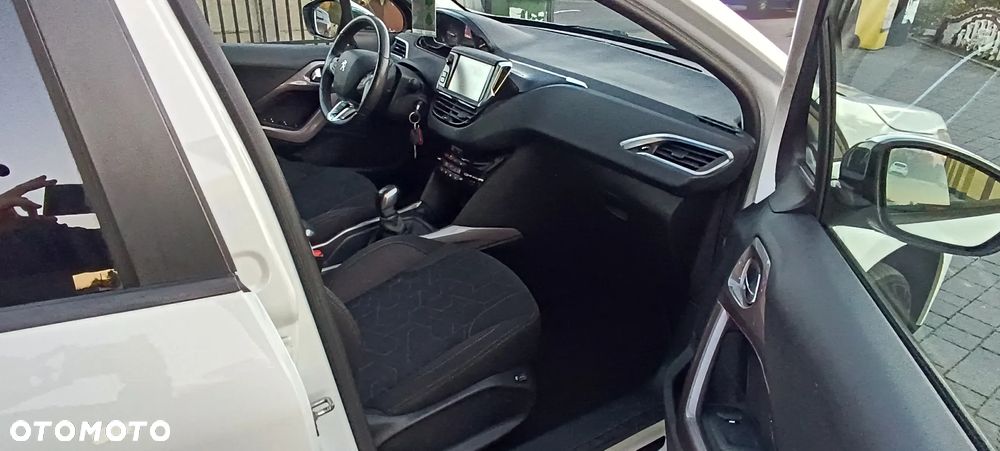 Peugeot 2008 1.2 Pure Tech Allure S&S - 25