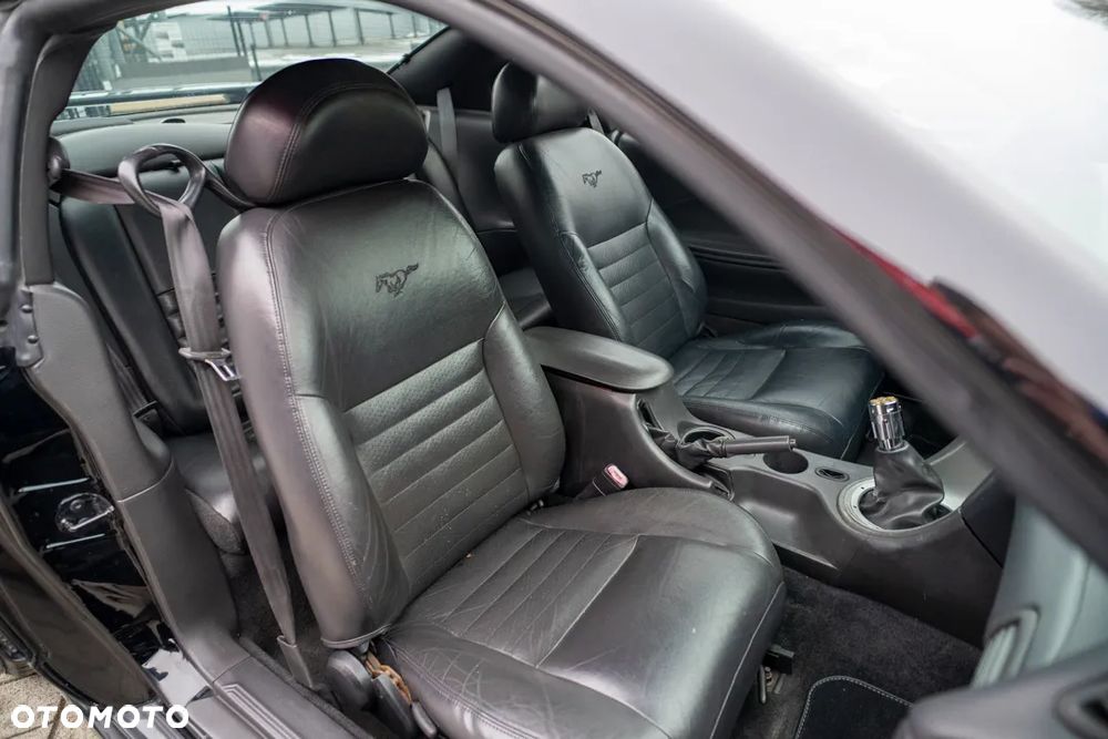 Ford Mustang 4.6 V8 GT - 32