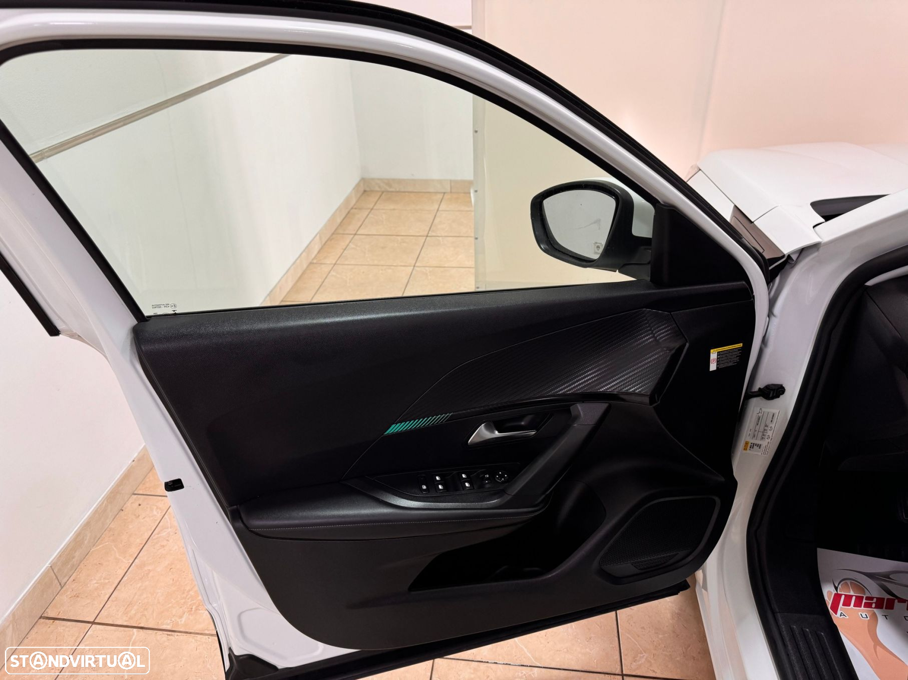 Peugeot 2008 1.2 PureTech Allure - 12