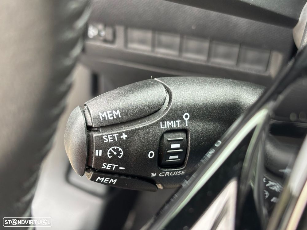 Peugeot 2008 1.2 PureTech Active - 17