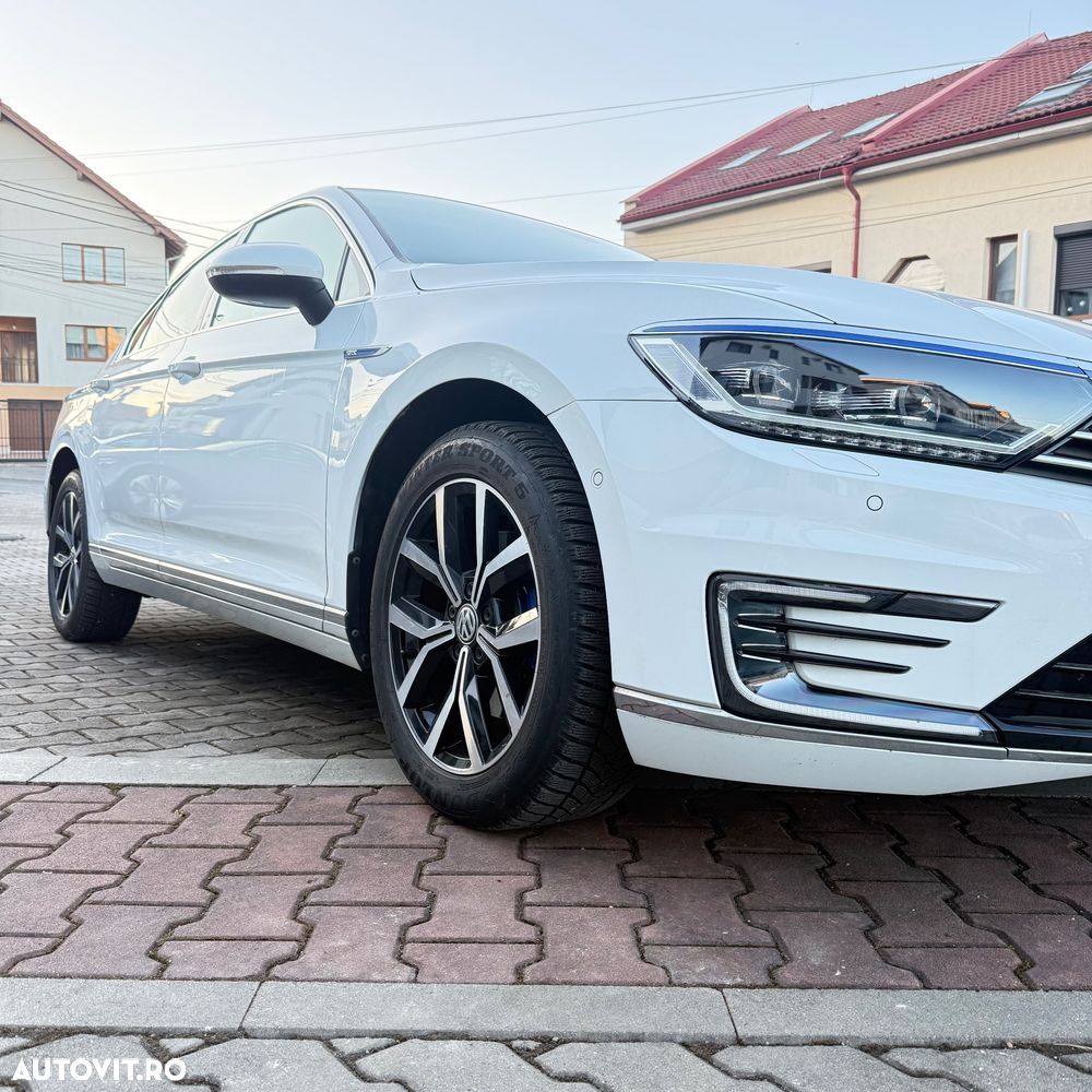 Volkswagen Passat - 4