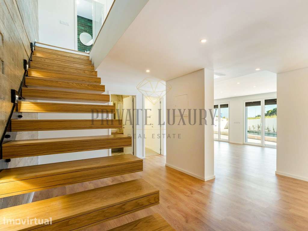 Moradia de Luxo T5 com Piscina em Belas, Sintra | Design Contemporâ... - Grande imagem: 3/25