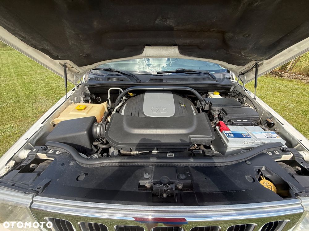 Jeep Commander 5.7 V8 Limited - 21