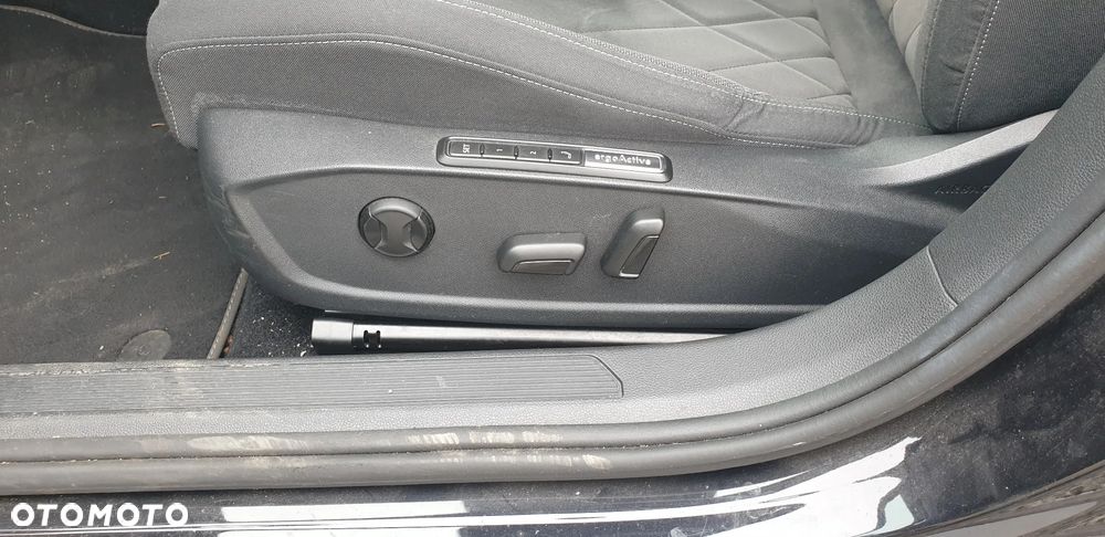 Volkswagen Golf 2.0 TSI OPF DSG Style - 23