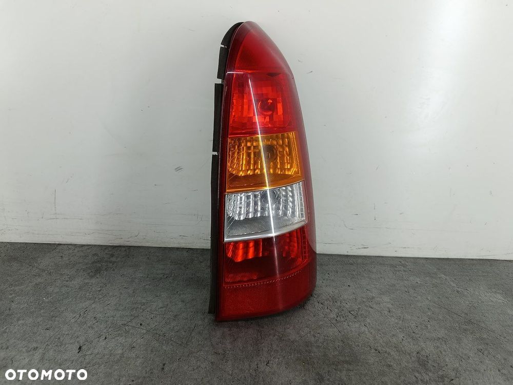 LAMPA TYLNA PRAWA OPEL ASTRA G 393.032 KOMBI KOMBI - 1