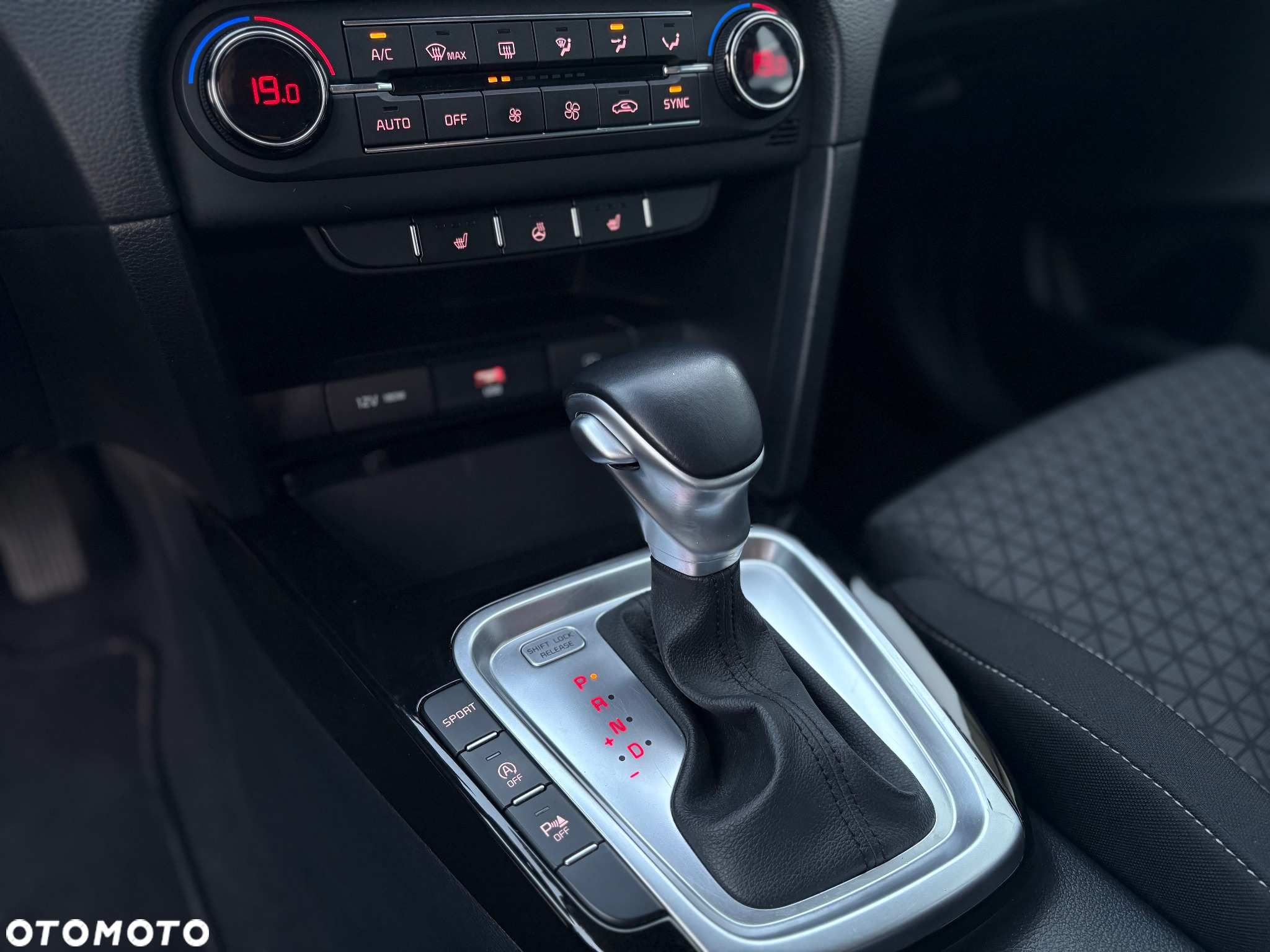 Kia Ceed 1.4 T-GDI DCT OPF Vision - 18