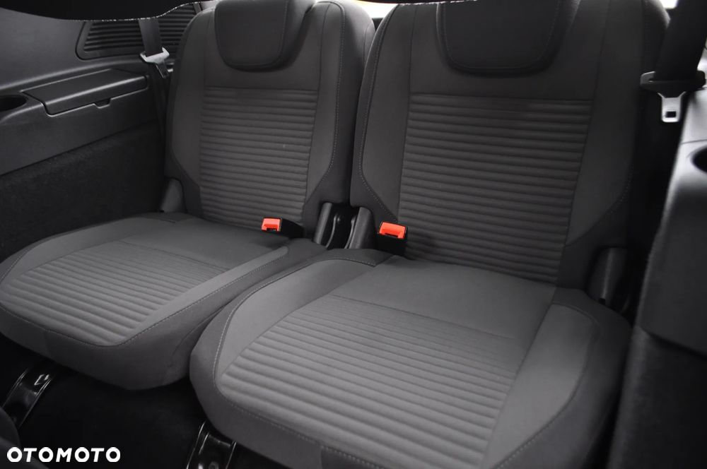 Ford Grand C-MAX - 36