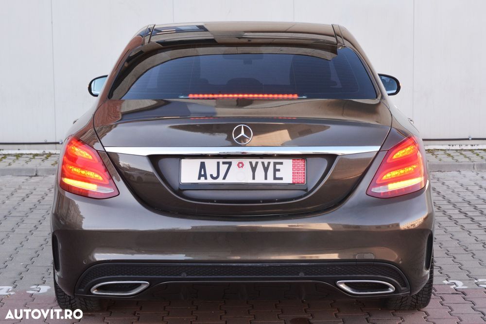 Mercedes-Benz C 220 d 4Matic 7G-TRONIC AMG Line - 12