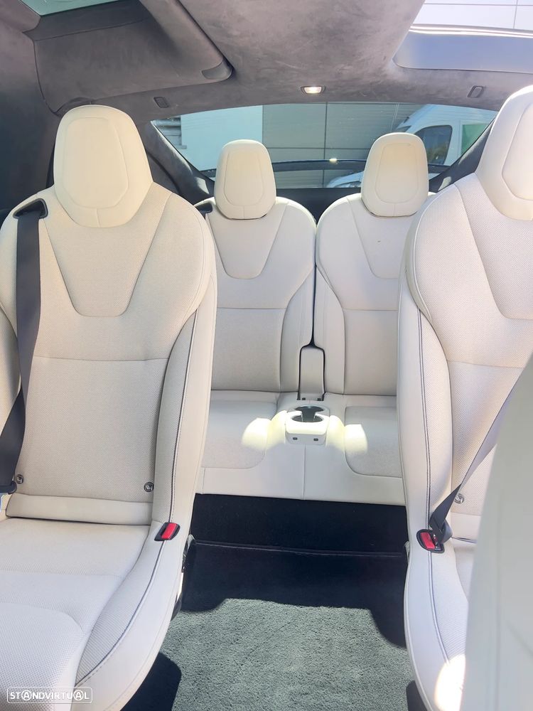 Tesla Model X - 4