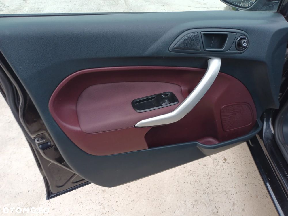 Ford Fiesta 1.4 Titanium X - 21