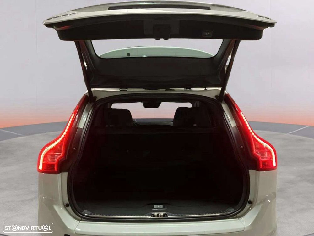 Volvo XC 60 2.0 D4 Momentum Plus Geartronic - 16