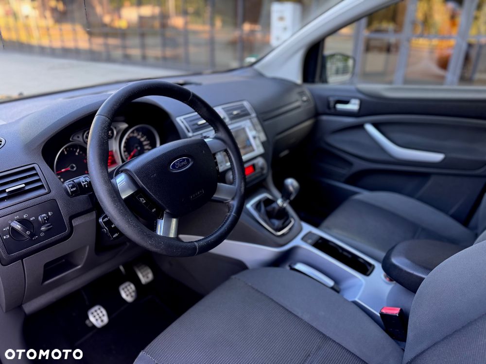 Ford Kuga 2.0 TDCi 2x4 Titanium - 12