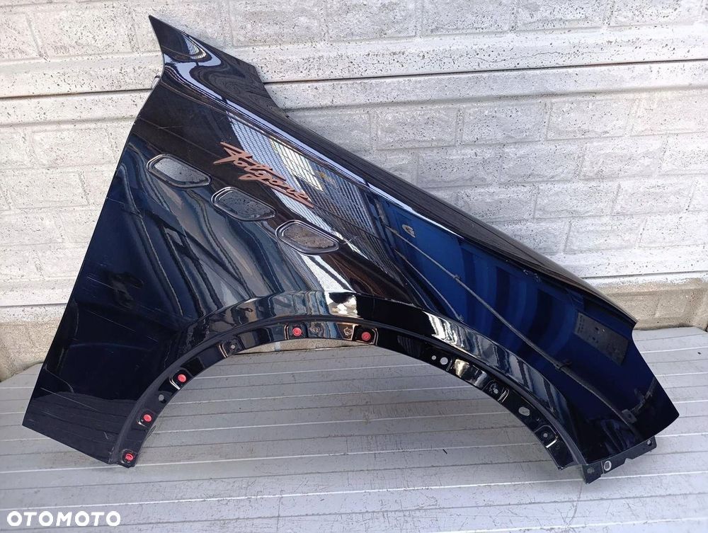 MASERATI GRECALE 22- BŁOTNIK PRAWY PRZÓD ORYGINAŁ