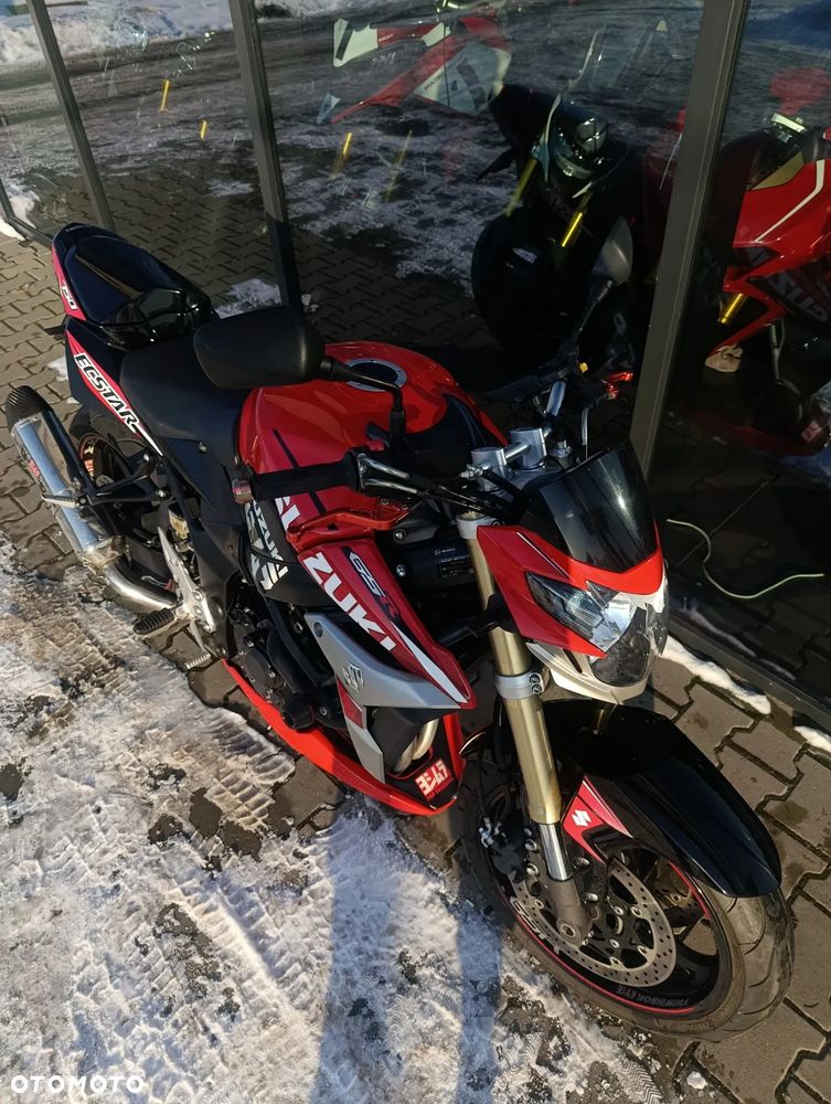Suzuki GSR - 4