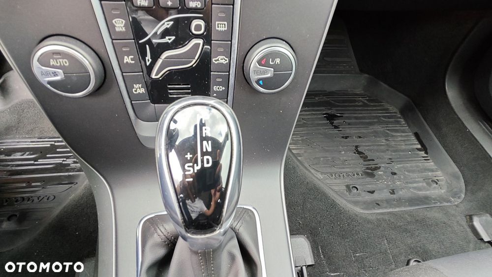 Volvo V40 D3 Drive-E SCR Momentum - 15