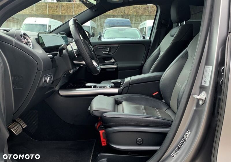 Mercedes-Benz GLA - 11