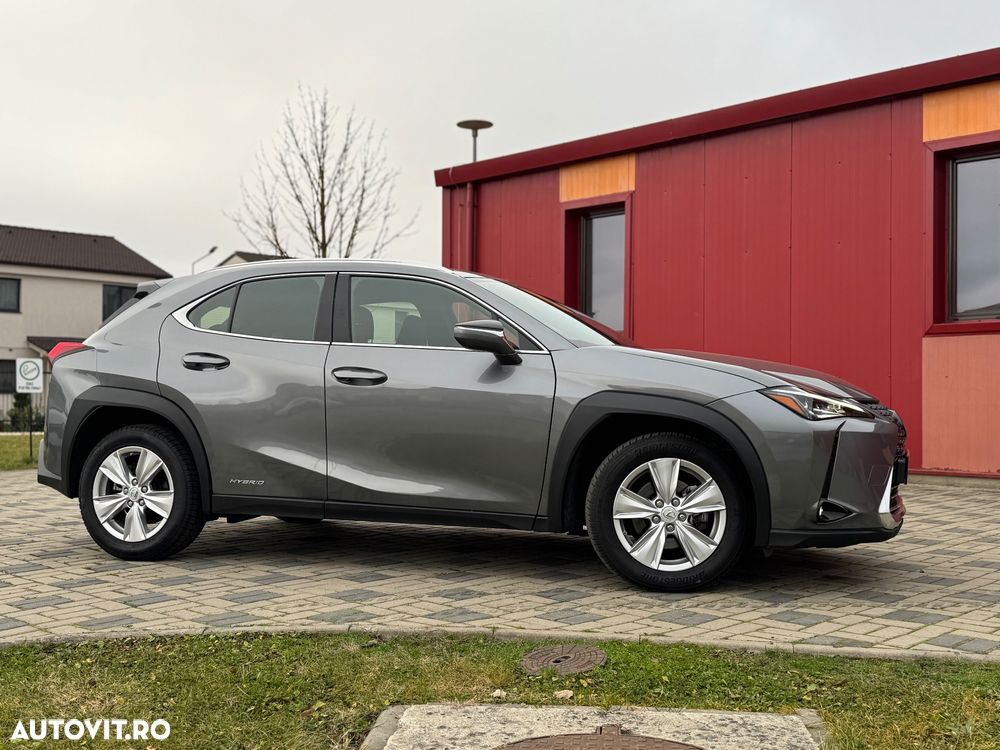 Lexus UX 250h FWD Business - 19