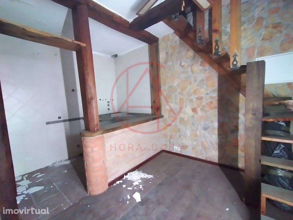 Moradia T1 remodelada Torre da Marinha - Grande imagem: 4/17