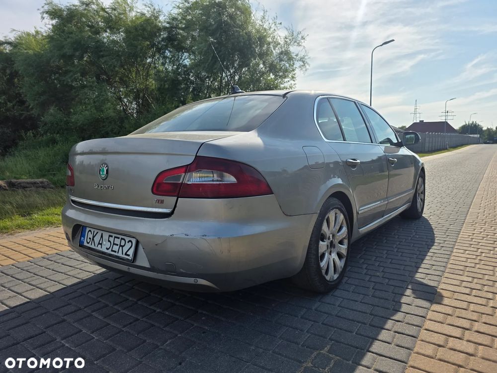 Skoda Superb 2.0 TDI 4x4 Elegance - 4