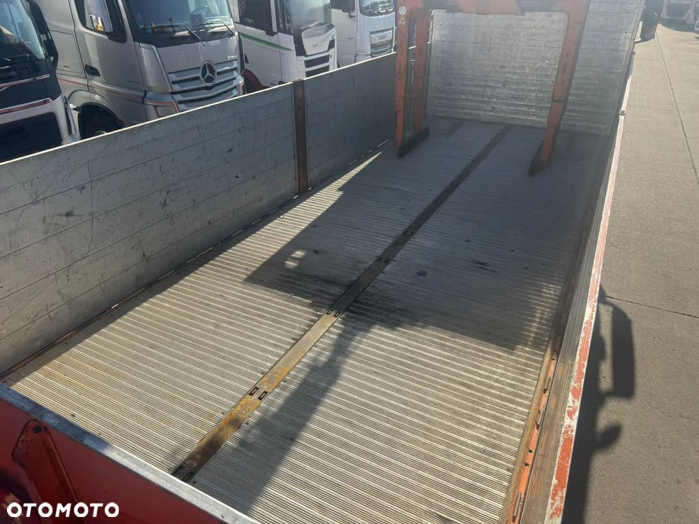MAN TGX 26.480 • HDS Atlas 145.2 •Oś podnoszona i skrętna 426 tys. km - Zestaw z przyczepą Schwarzmüller Oś przednia – resory piórowe, tylna – pneumatyka • - 9