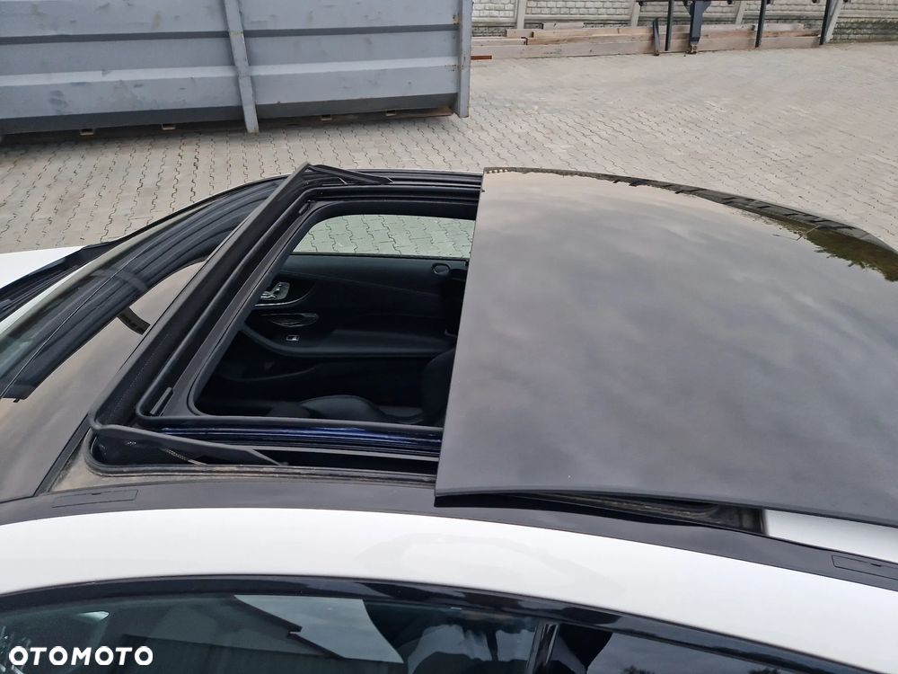 Mercedes-Benz Klasa E 220 d Coupe 4-Matic 9G-TRONIC - 17