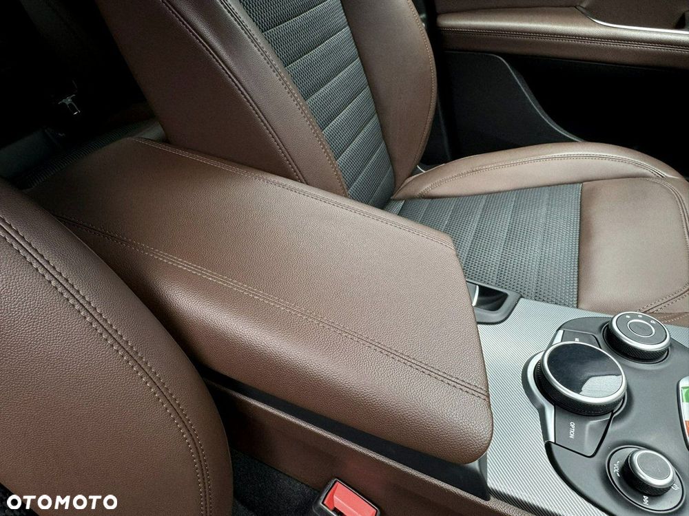 Alfa Romeo Stelvio - 28