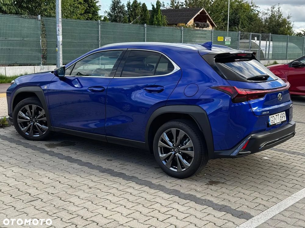 Lexus UX 300h F Sport Design - 4