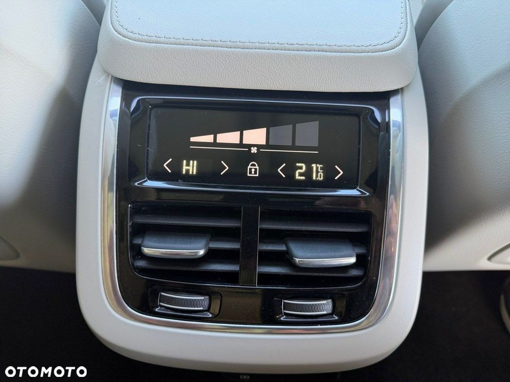 Volvo XC 90 - 32